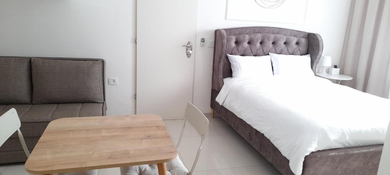 Regina'S Place Or Akiva Extérieur photo