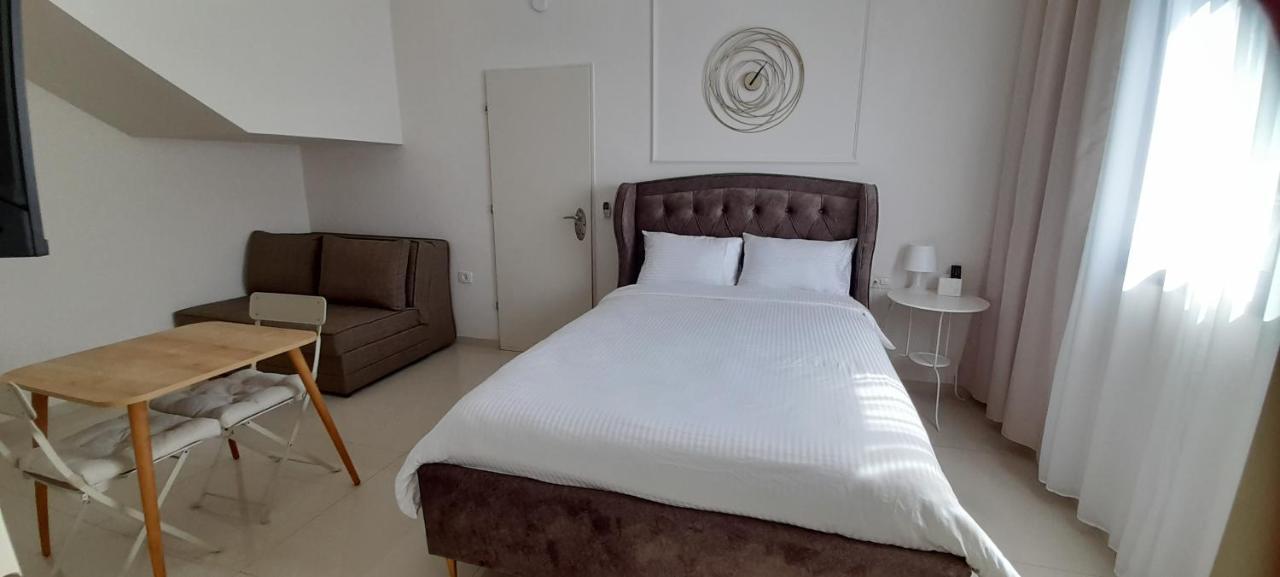 Regina'S Place Or Akiva Extérieur photo