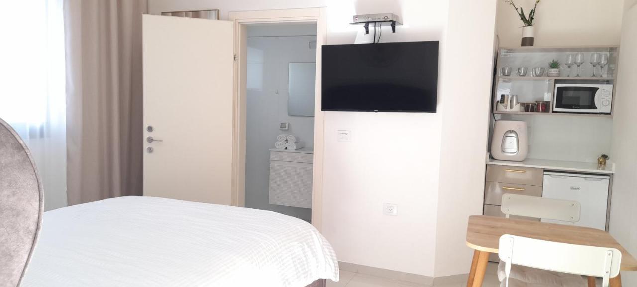 Regina'S Place Or Akiva Extérieur photo